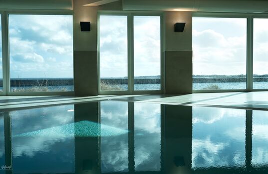Wellness Pool mit Ostseeblick