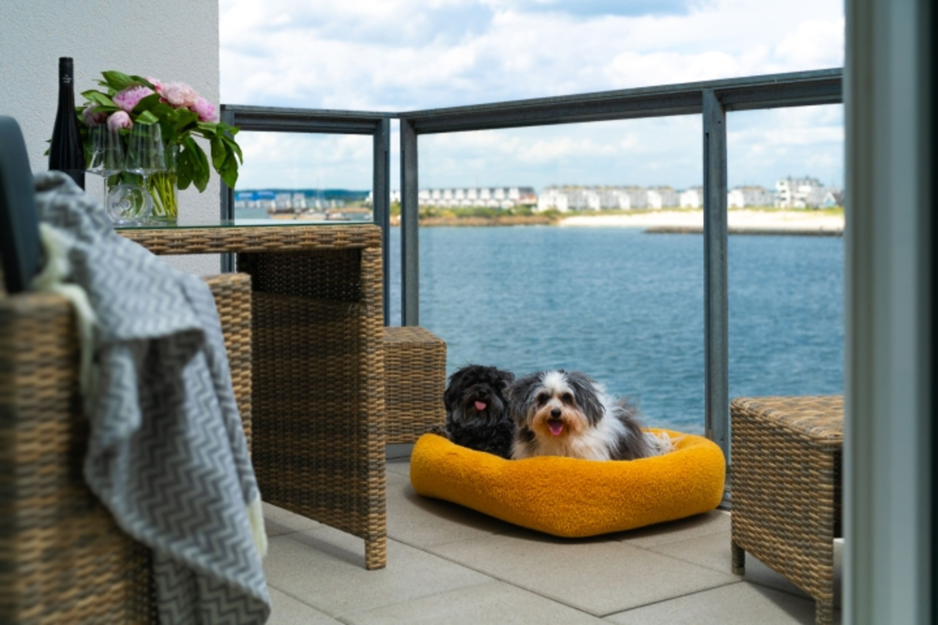 Unser Balkon mit Panorama Wasserblick wartet ab, es kommt noch eine spektakulärere Aussicht.
