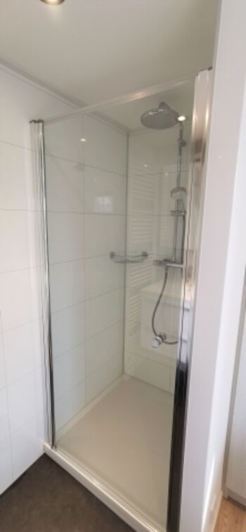 Dusche mit Regendusche