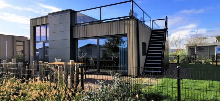 Ebenerdige Terasse und Dachterasse, umzäuntes Grundstück