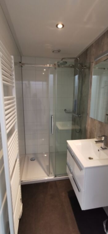 separates Badezimmer 2