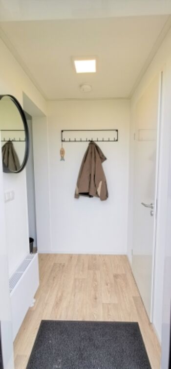 Eingangs-Flur mit Garderobe