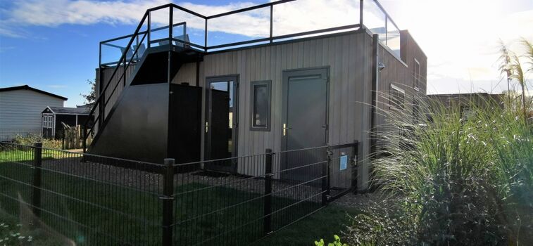 seitlicher Hauseingang und separater Abstellraum