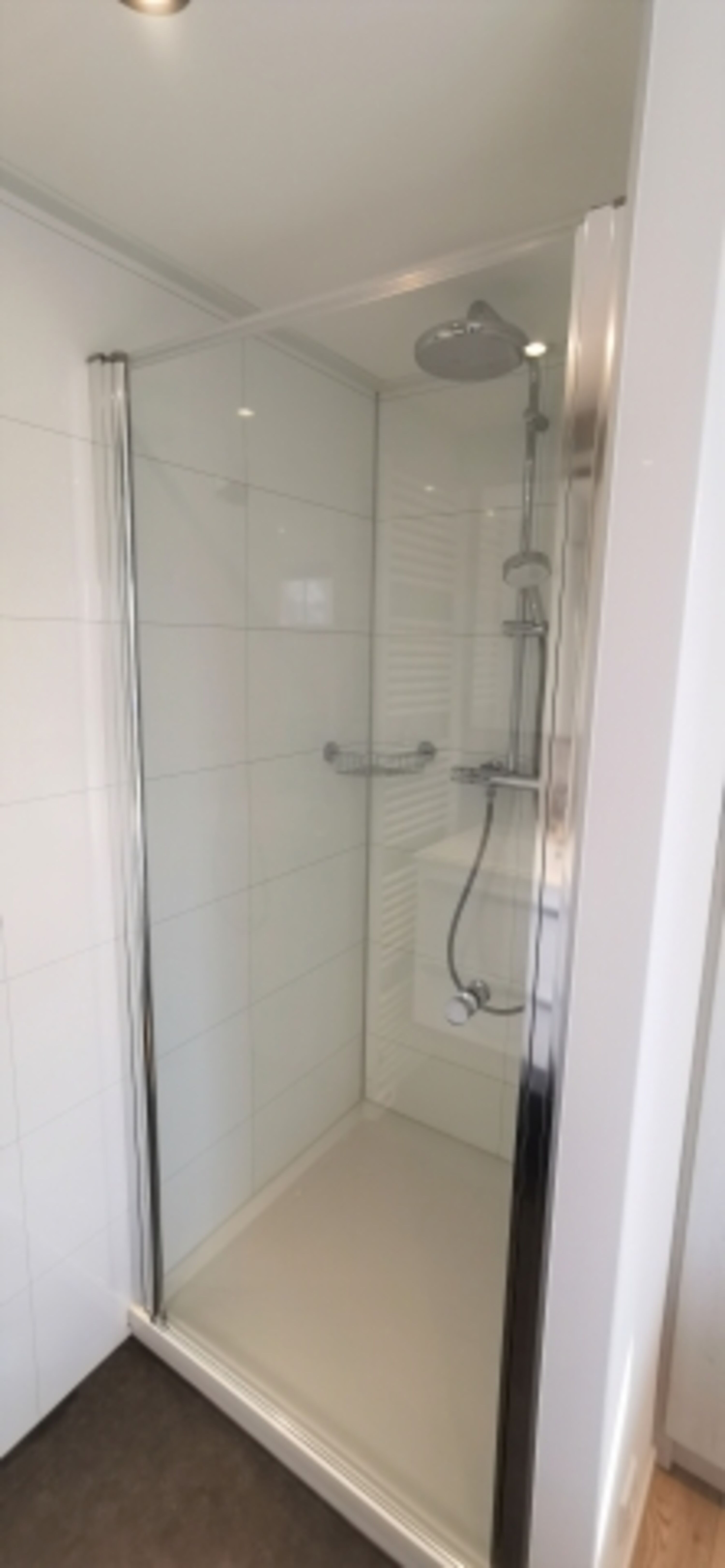 Dusche mit Regendusche