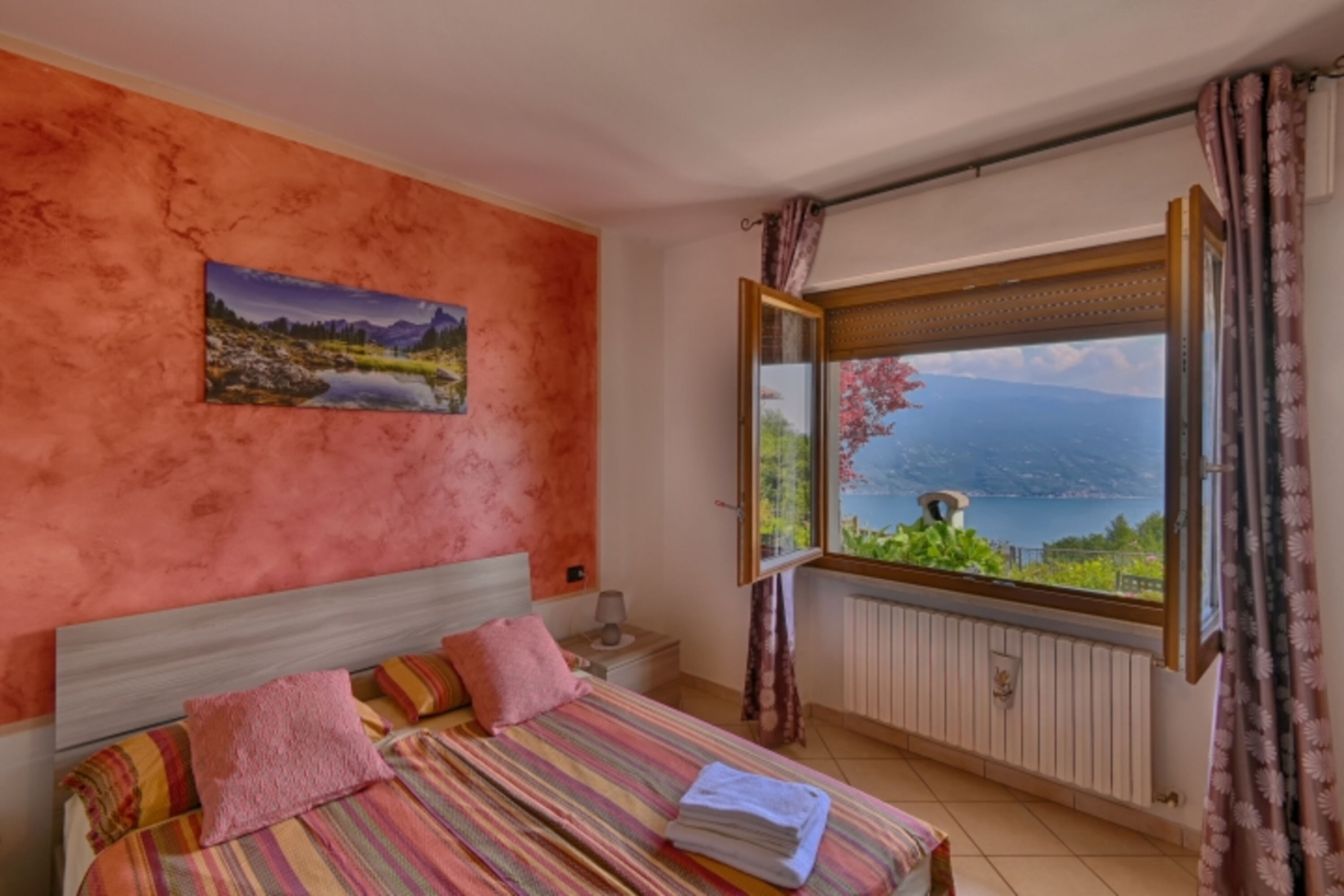  ERSTE SCHLAFZIMMER