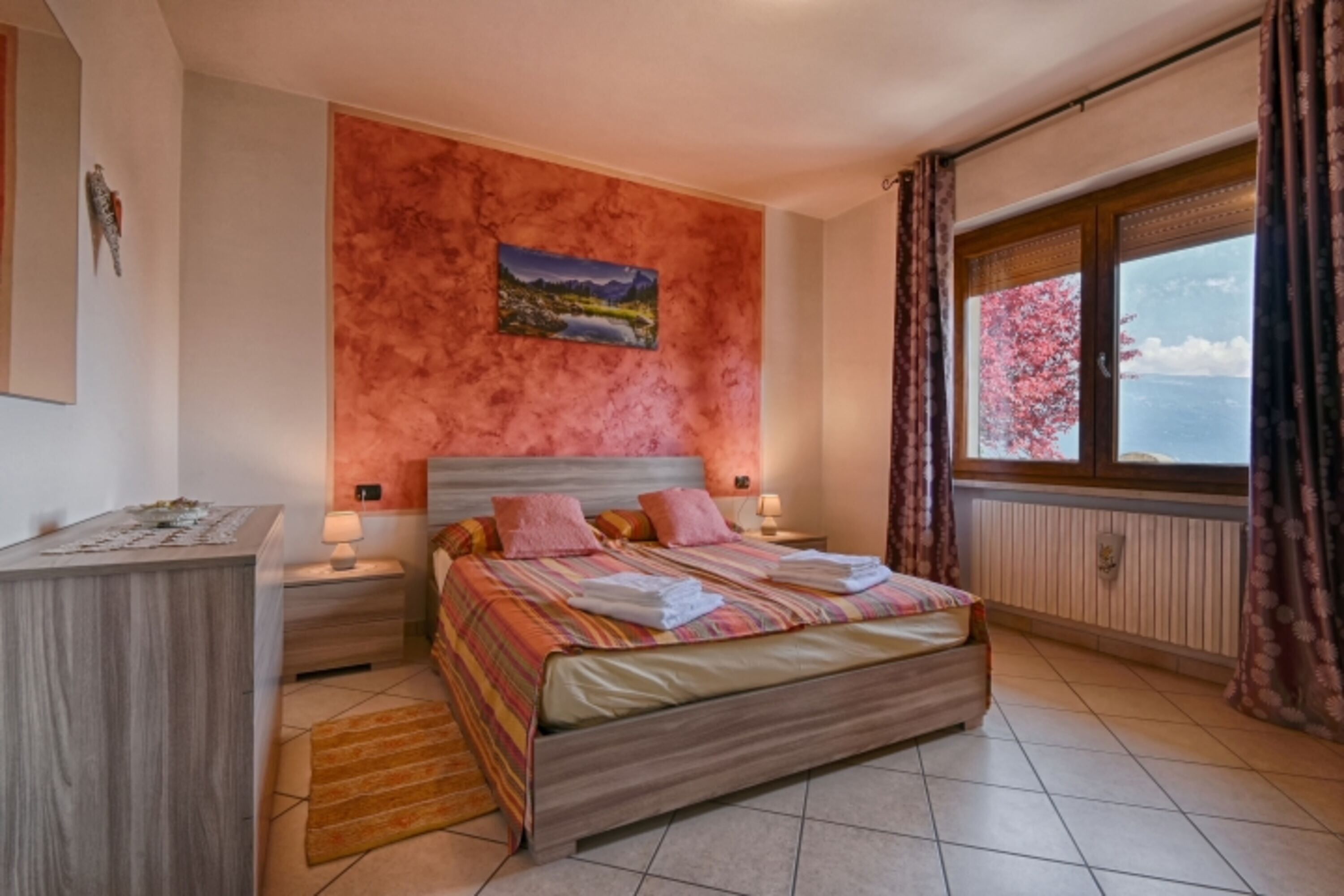 ERSTE SCHLAFZIMMER