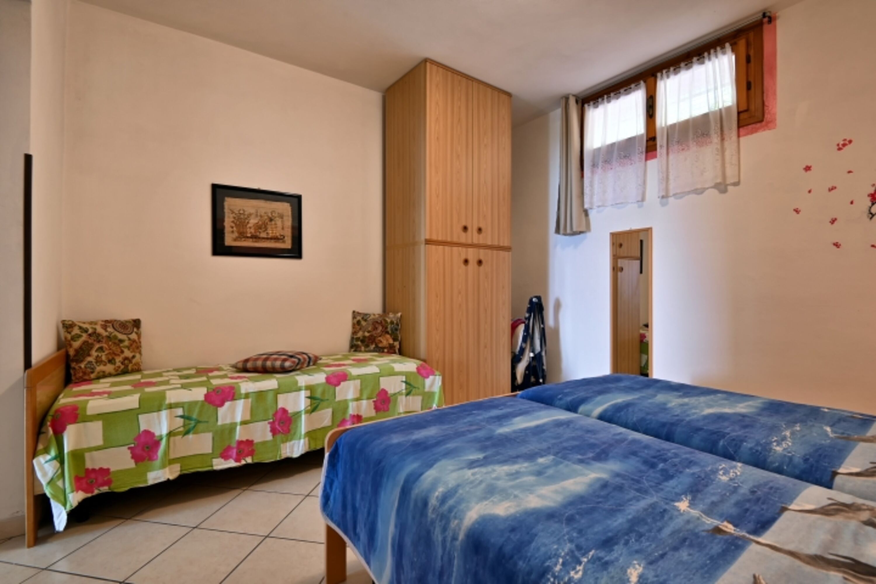 ZWEITE SCHLAFZIMMER