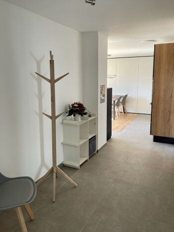 Die Garderobe im Eingangsbereich