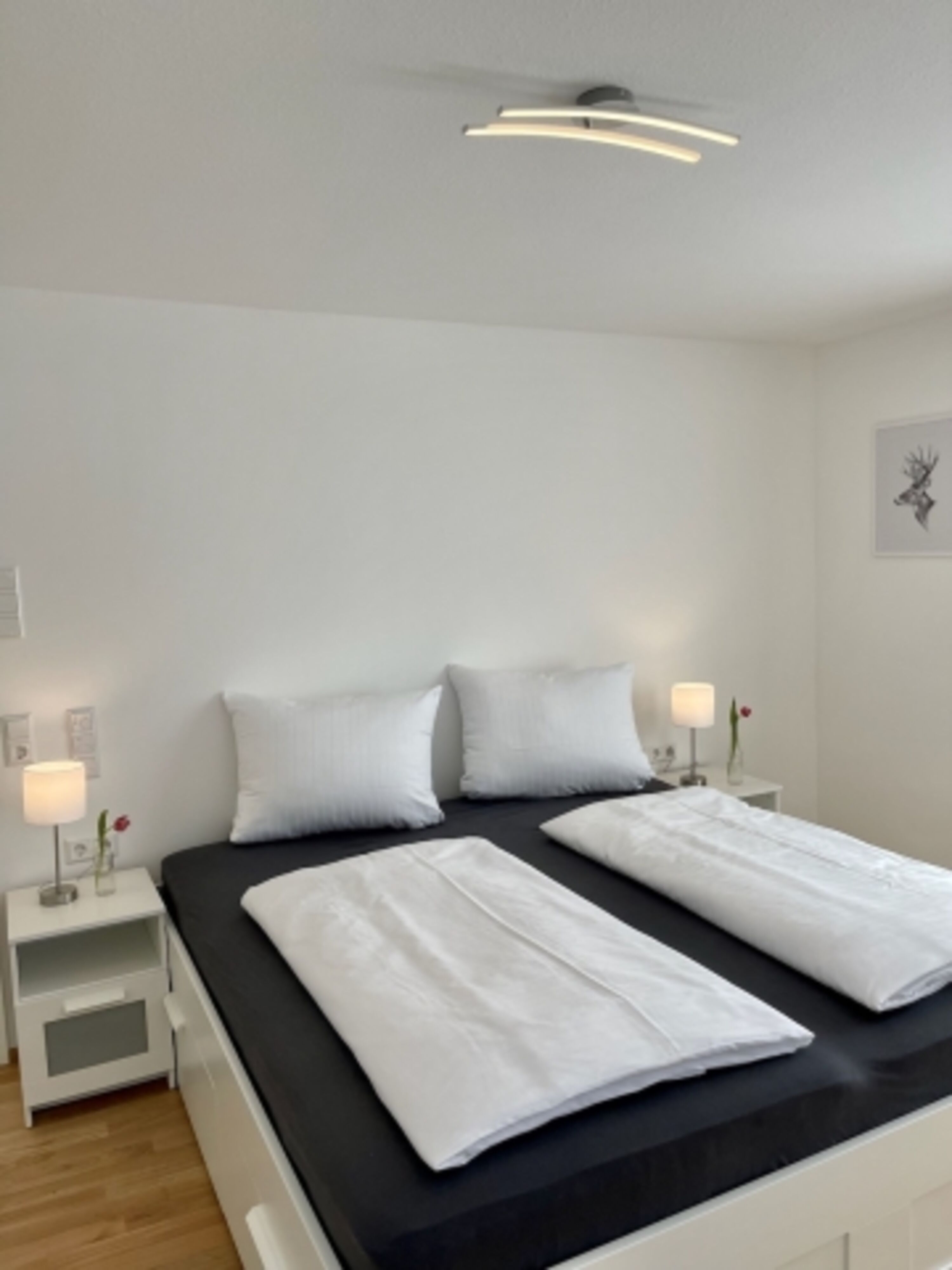 Das gemütliche Schlafzimmer mit Doppelbett