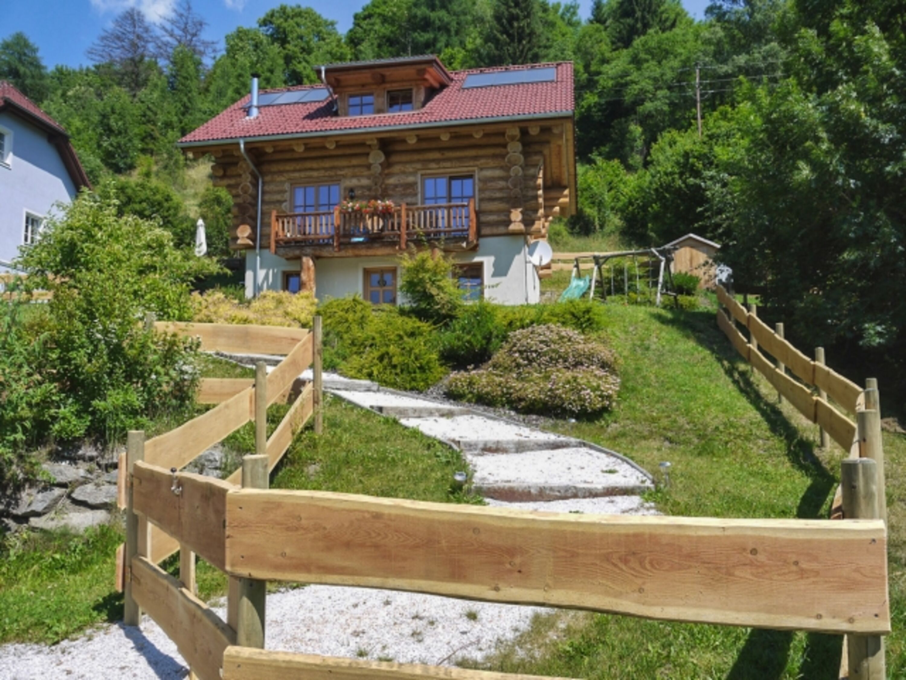 Garten mit Holzzaun
