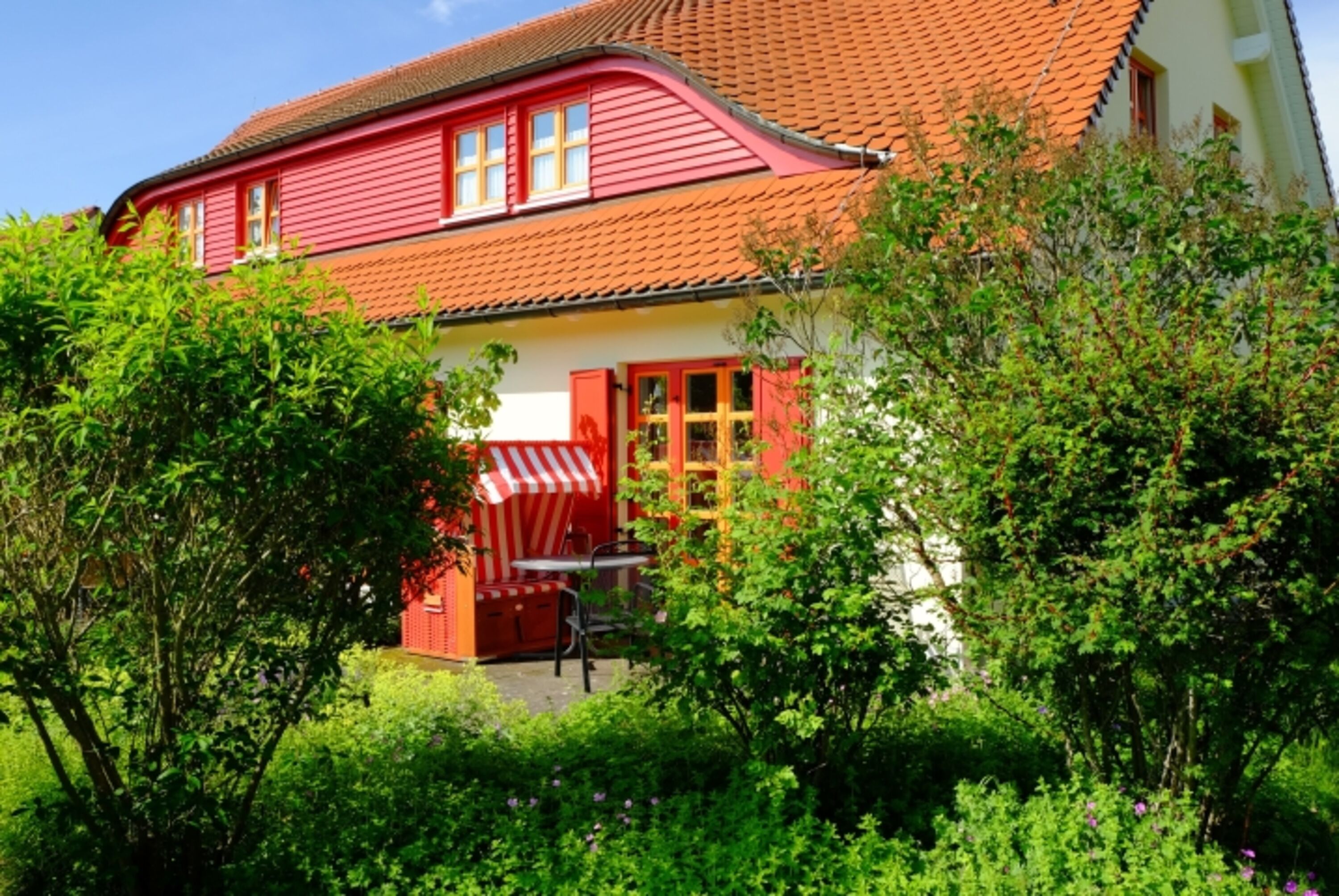 Sie finden die Wohnung in einer weitläufigen Grünanlage