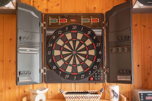 Dartscheibe im Wohnzimmer