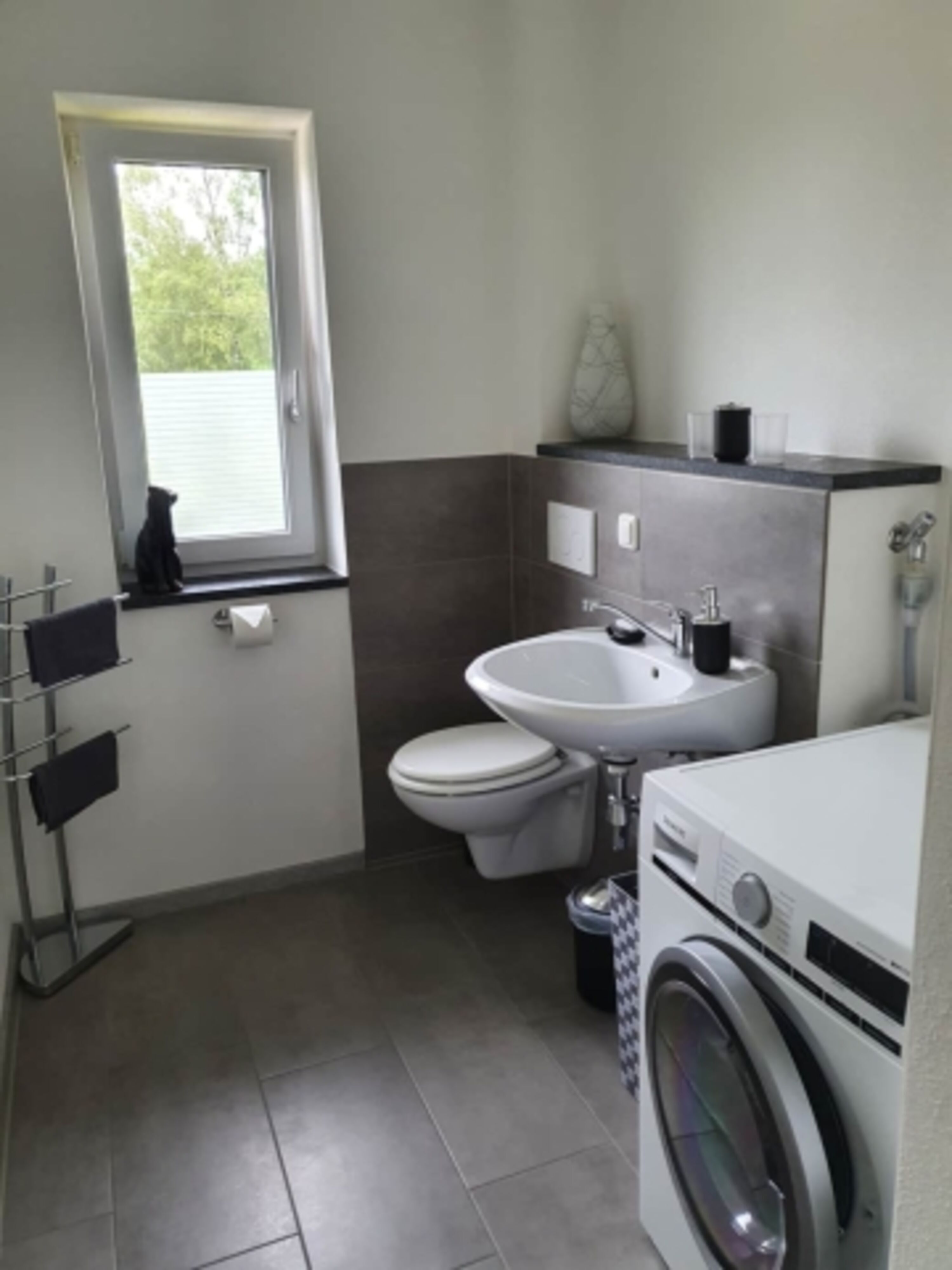Gäste-WC mit Waschmaschine 