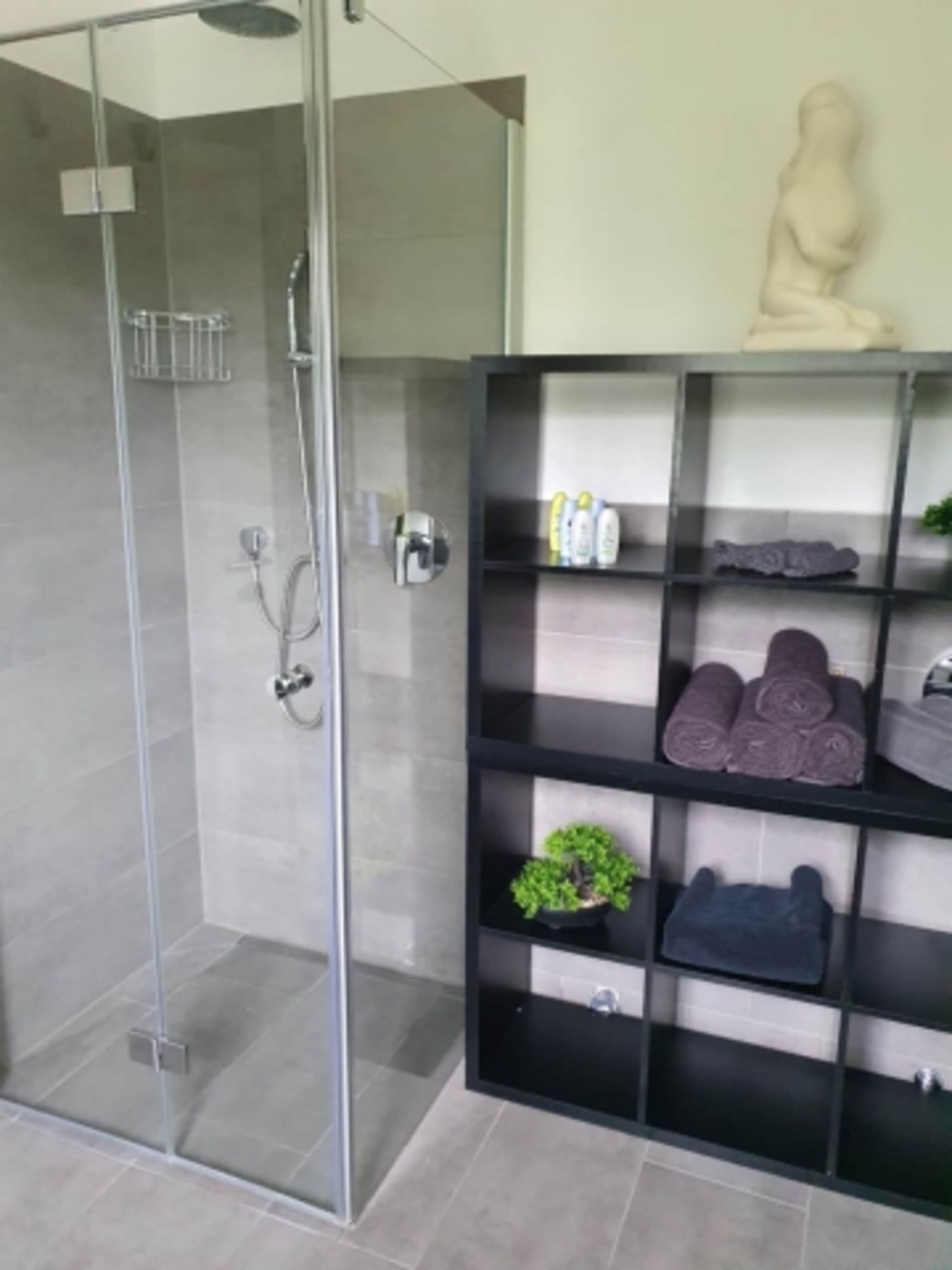 Bad mit Dusche 