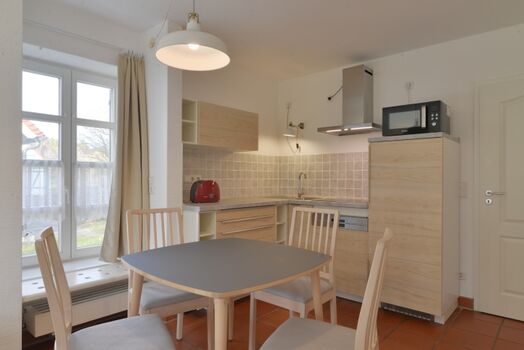 Der Essplatz am Fenster (Foto vor Erneuerung Fußboden)