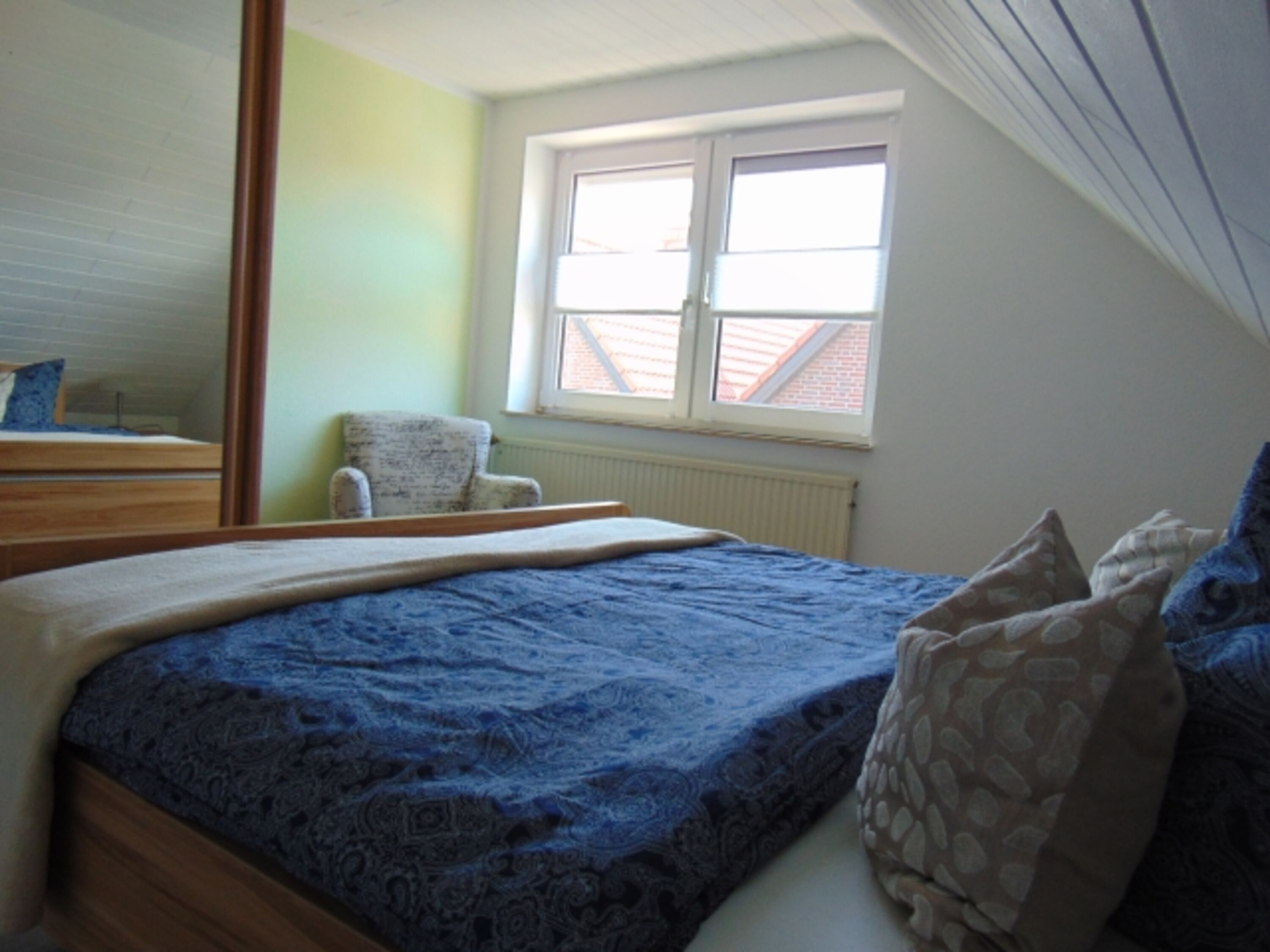 Schlafzimmer mit Doppelbett