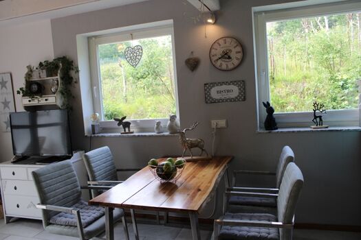 offener, gemütlicher Essbereich