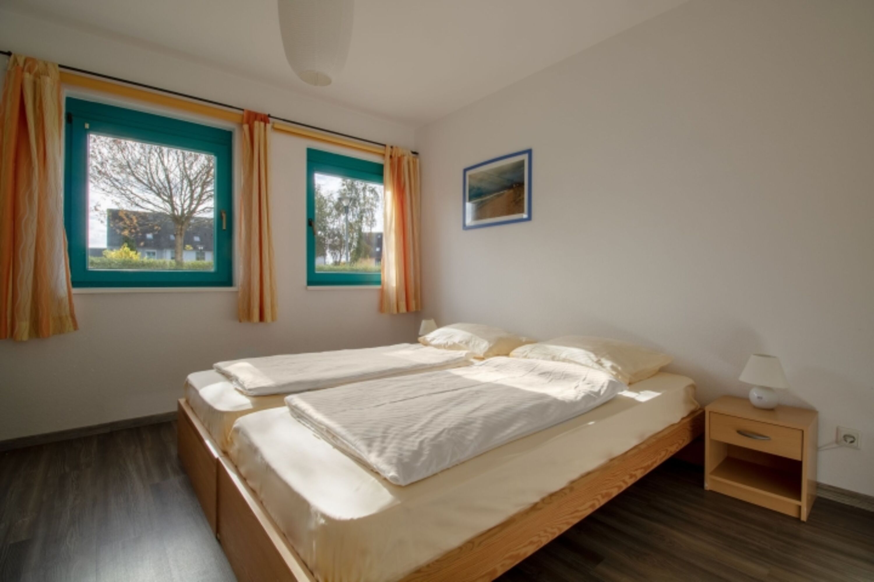 Schlafzimmer 1 mit Doppelbett, TV