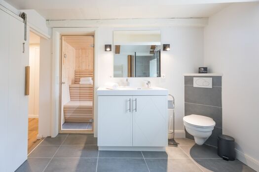 Ferien unter Reet - Badezimmer im Erdgeschoss mit Sauna 