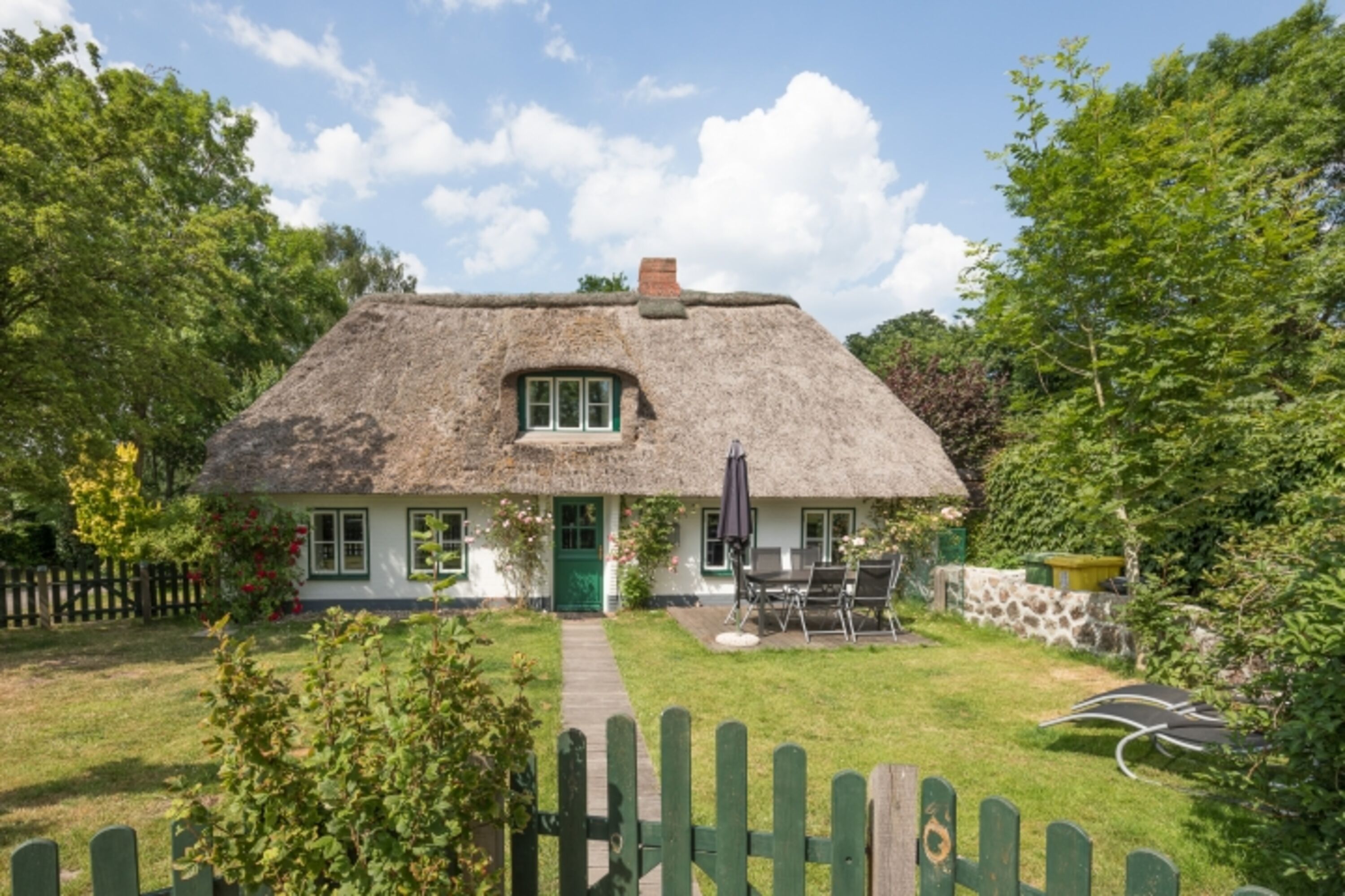 Ferien unter Reet - Malerisches Reetdachhaus mit eingezäuntem Garten 