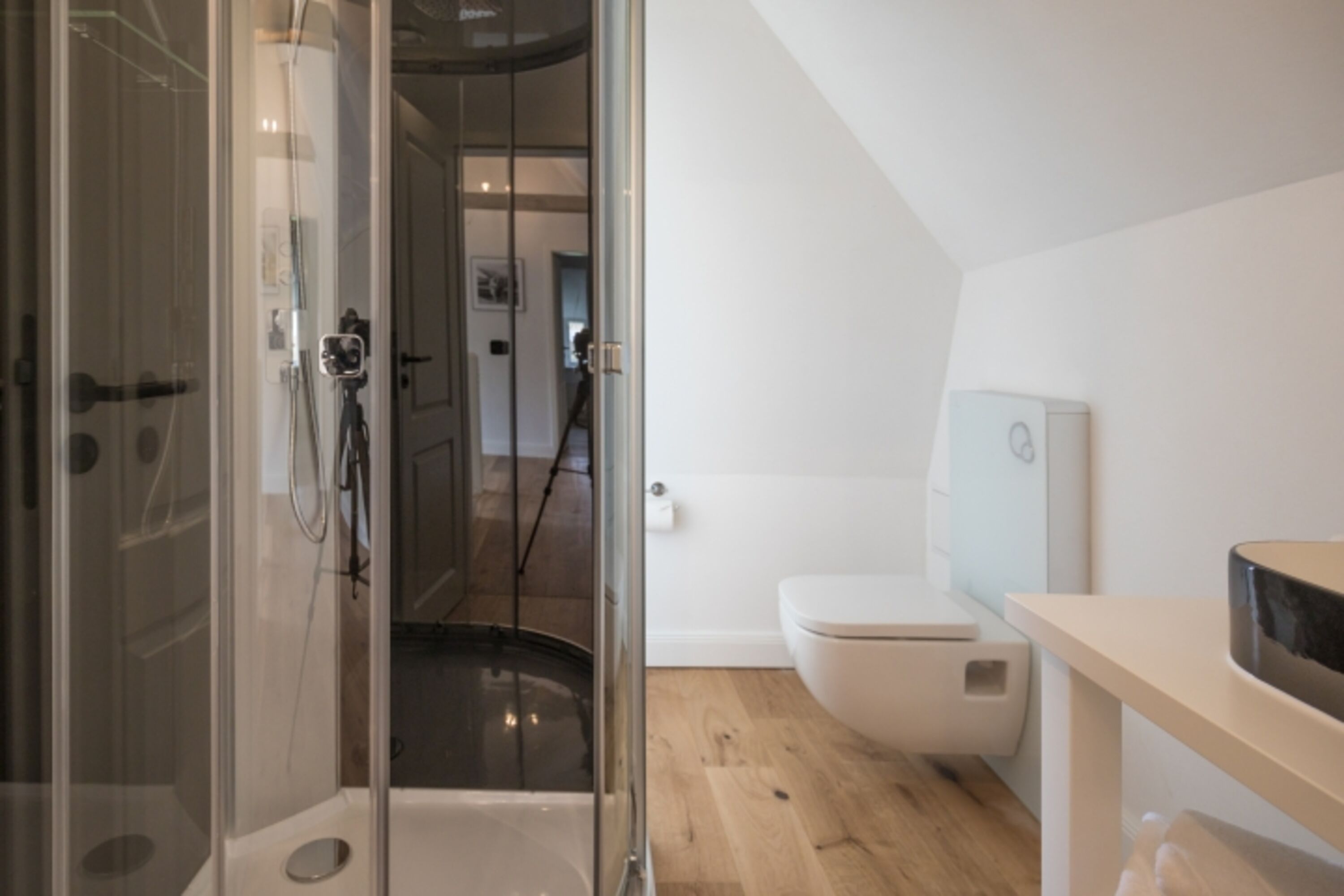 Ferien unter Reet - Kleines modernes Duschbad im Obergeschoss 