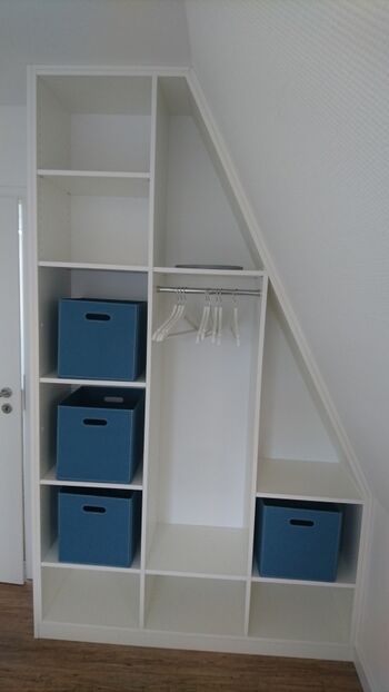 Regal im 1. Schlafzimmer