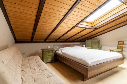 offene Schlafgalerie über dem Wohnbereich