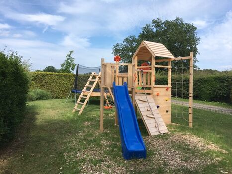 Spielpaltz mit Trampolin für alle Gäste