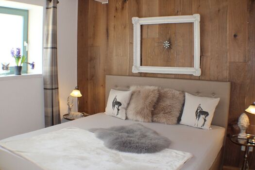 Schlafzimmer 1 Boxspringbett