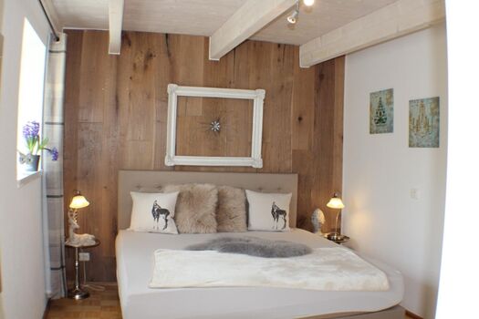 Schlafzimmer 1 Boxspringbett