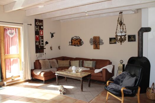 helles, offenes Wohnzimmer