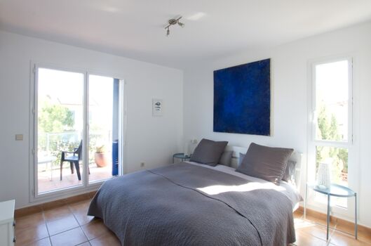 Schlafzimmer Suite mit Meerblick, Balkon und privatem Badezimmer (Doppelbett)