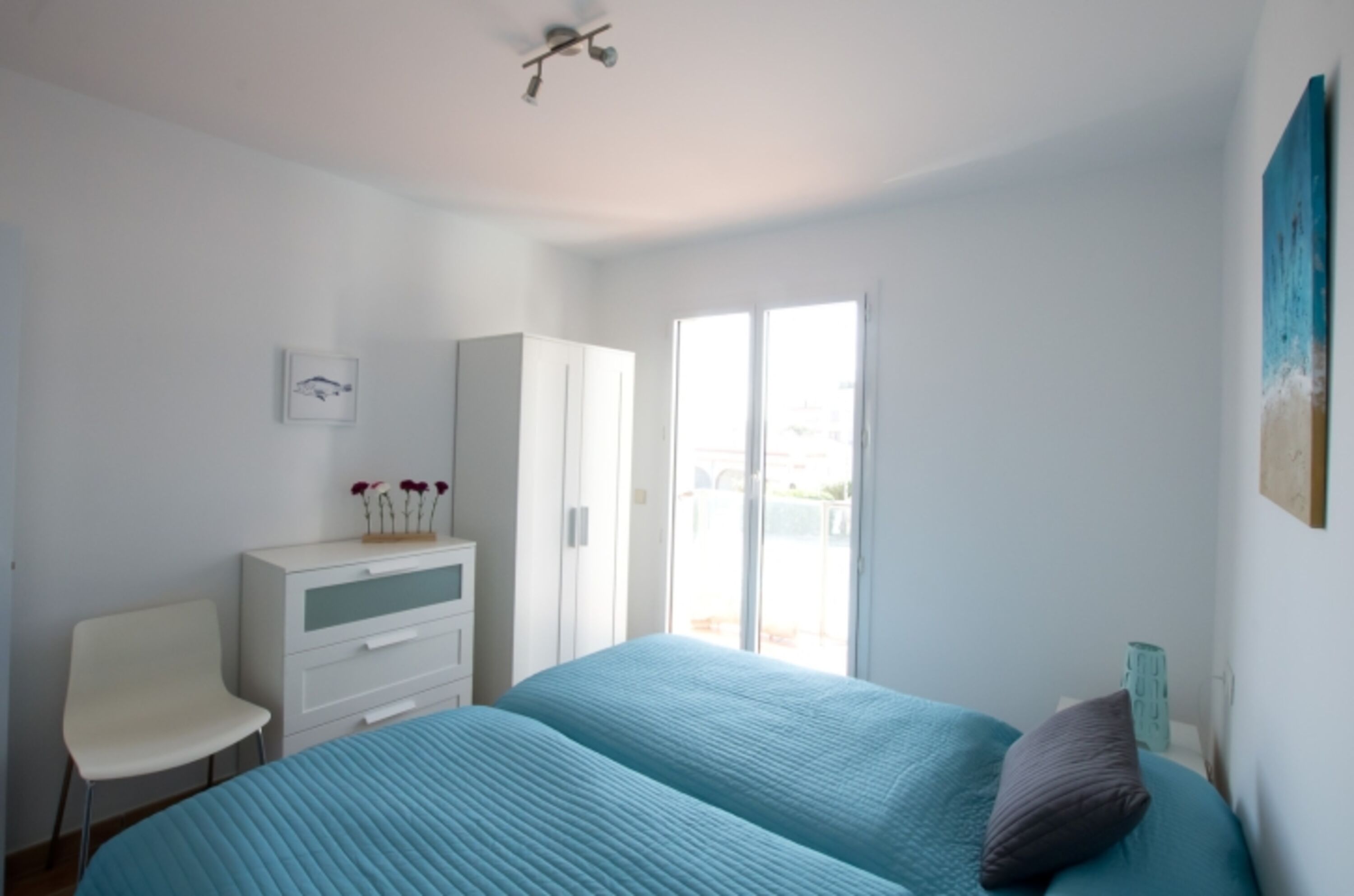 Schlafzimmer 2 mit Balkon (2 Einzelbetten)
