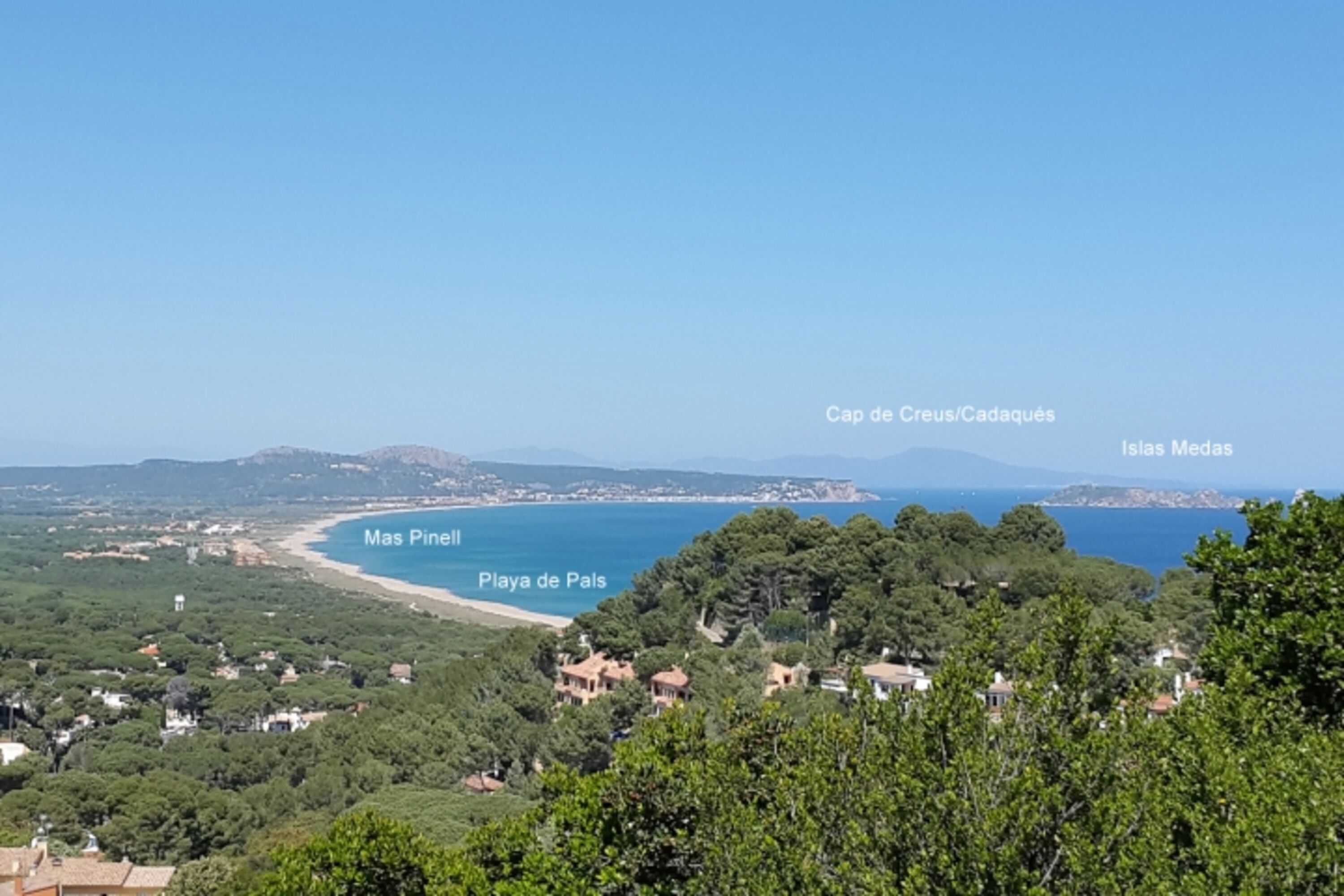 Der Strand von Pals mit Mas Pinell im Zentrum