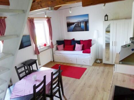 Wohn-/Ess-/Schlafzimmer