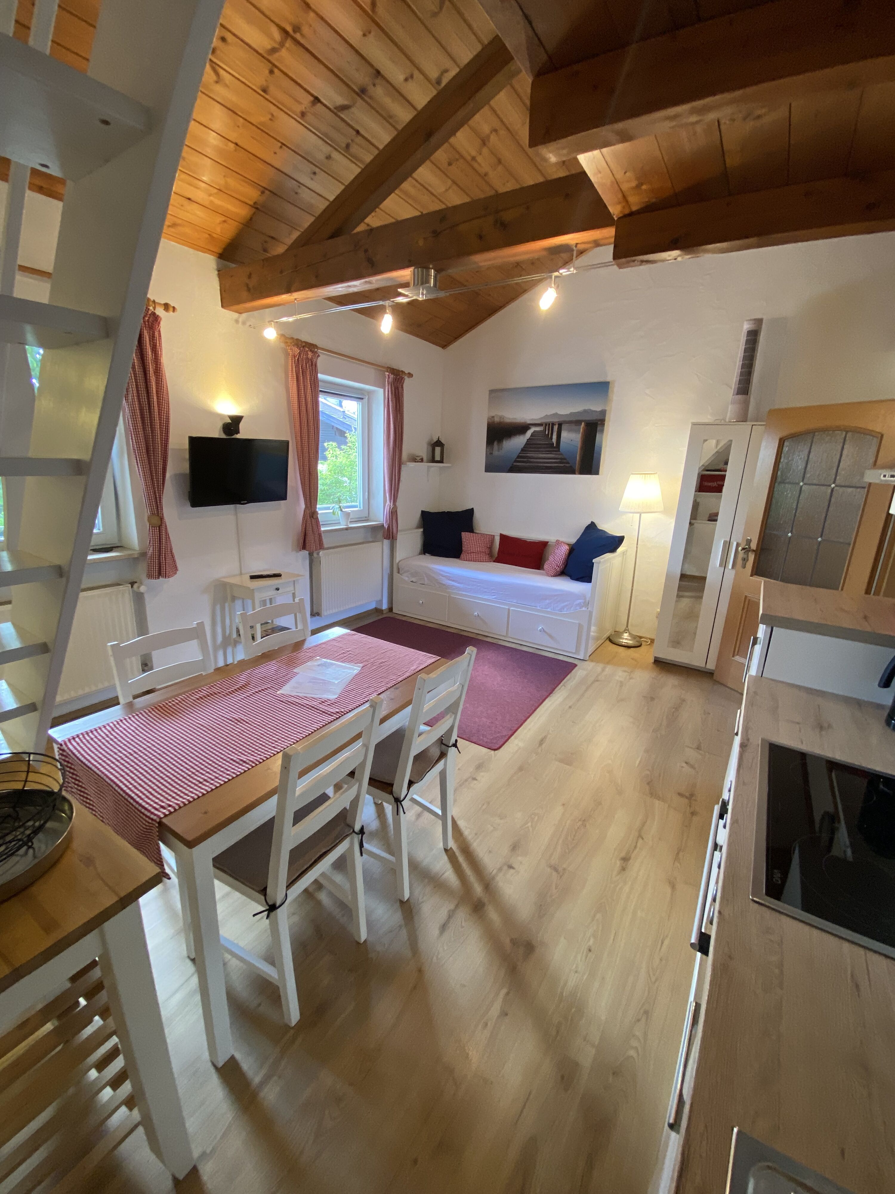 Wohn-/Ess-/Schlafzimmer