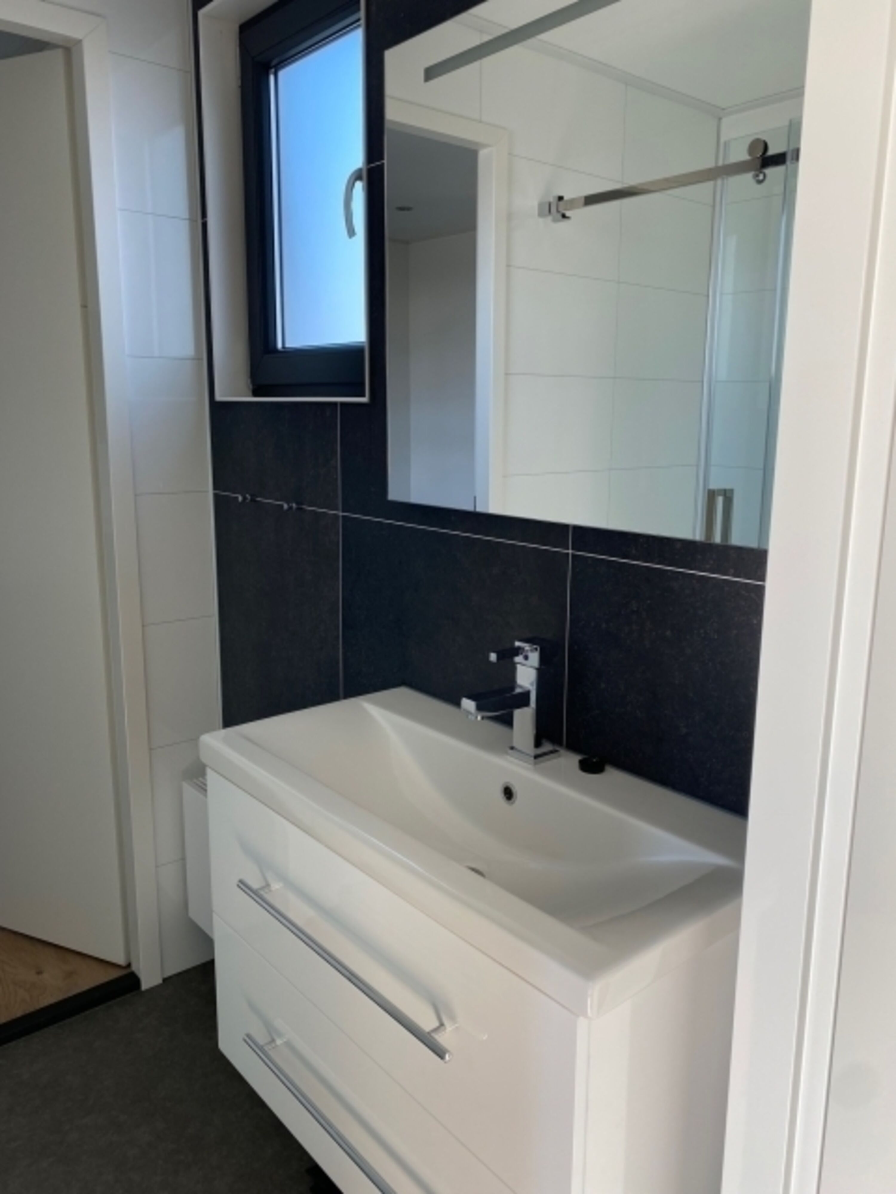 bad-en-suite zwischen den Schlafzimmern