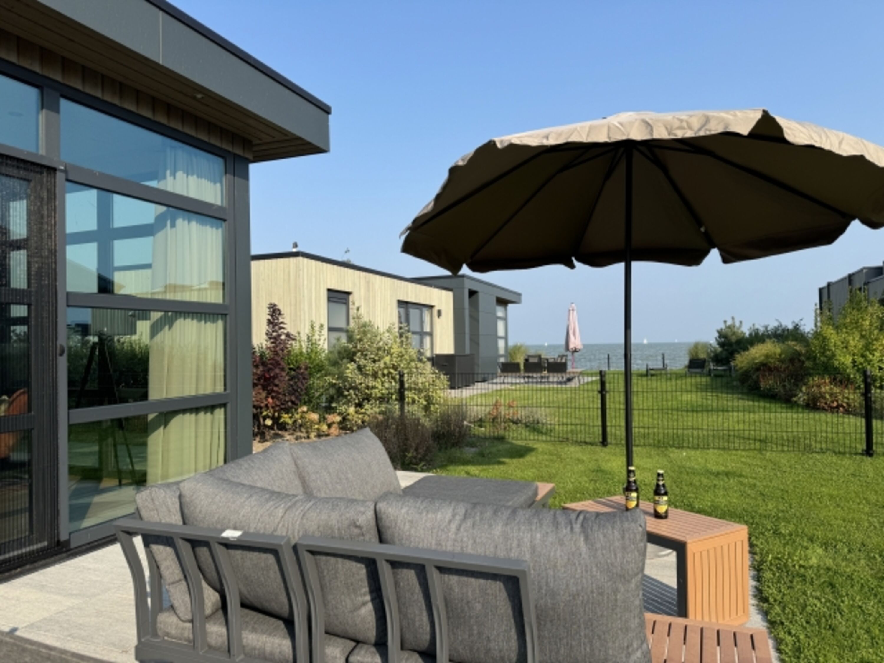 traumhafte Lage am IJsselmeer und Blick auf's Wasser