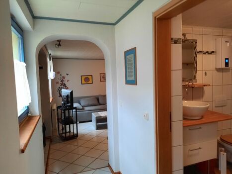 Diele zur Küche und zum Bad