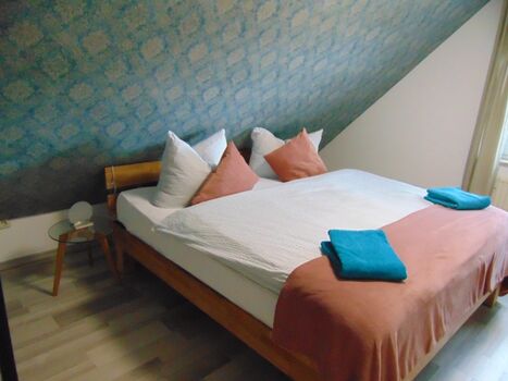 1. Schlafzimmer mit Doppelbett