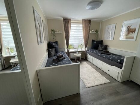 Zweites Schlafzimmer mit Einzelbetten