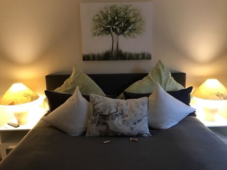 Schlafzimmer mit Doppelbett