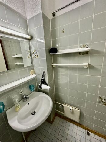 Badezimmer mit Dusche