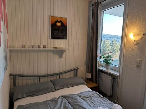 Schlafzimmer mit Doppelbett