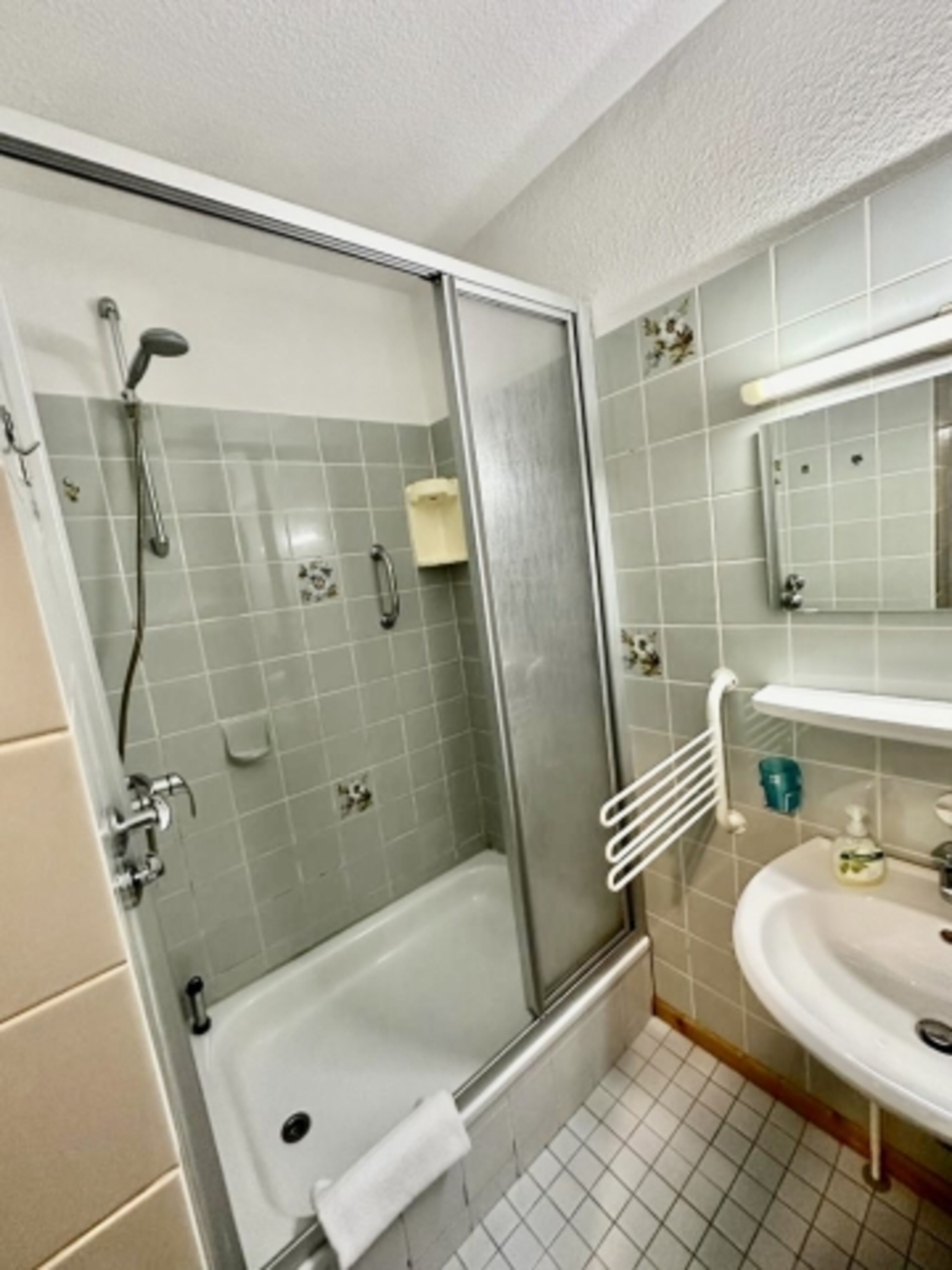 Badezimmer mit Dusche