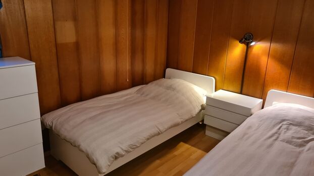 Schlafzimmer mi 2 Einzelbetten