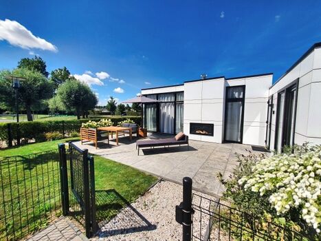 Eingang zum eingezäunten Chalet