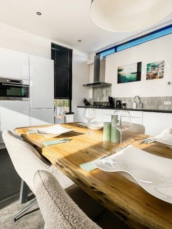 Essbereich mit Blick zu Küche