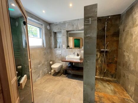 Bad mit Infrarotkabine