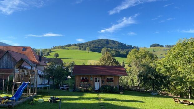 Gartenhaus mit Spielplatz